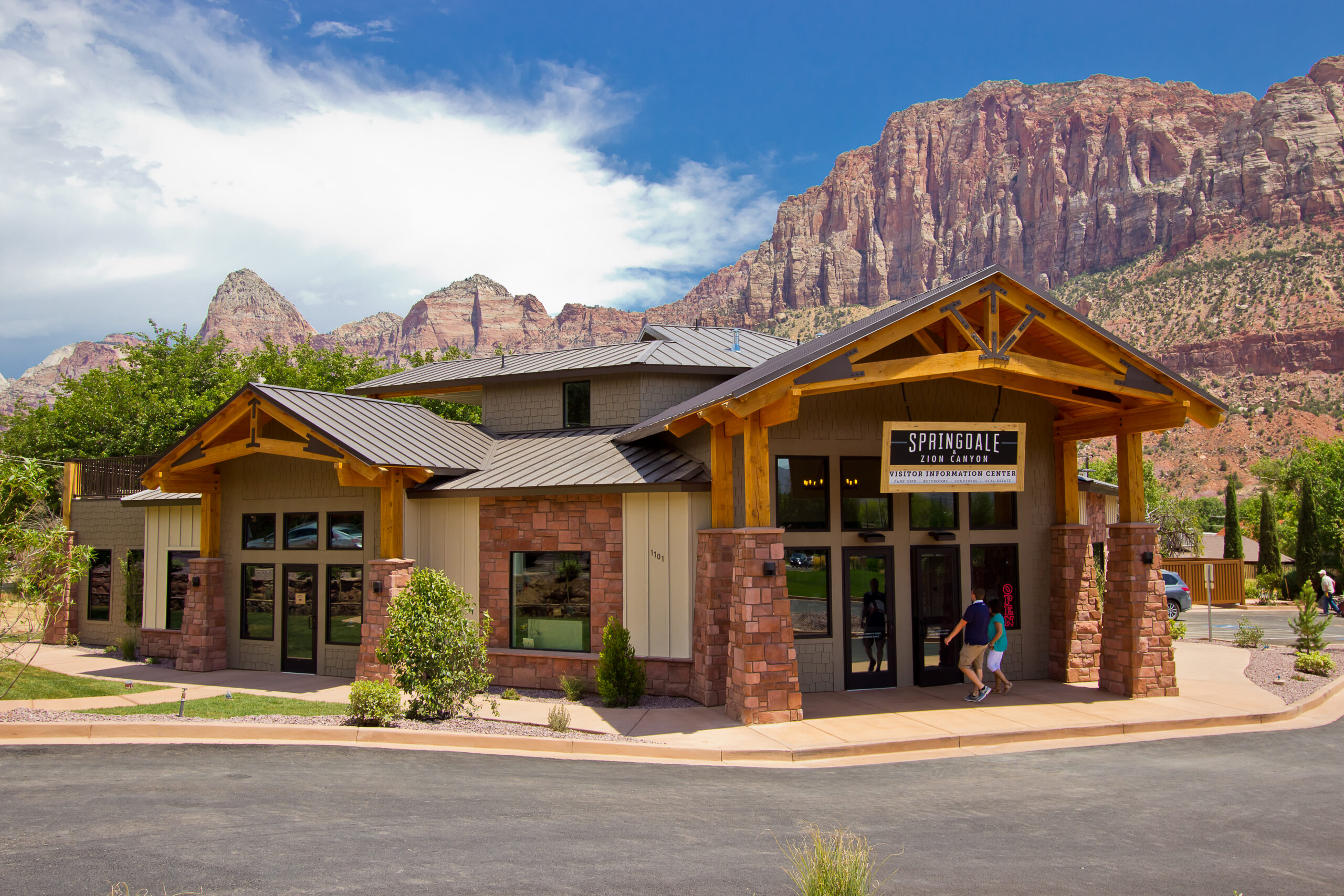 Springdale Visitor Center set against the Zion National Park Moutains.